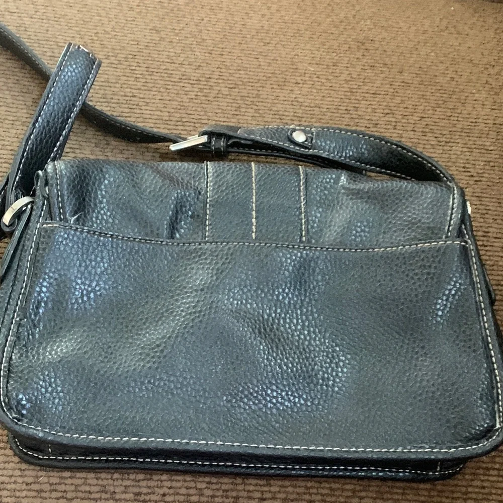Liz Claiborne Black Leather Crossbody Bag - Picture 7 of 8